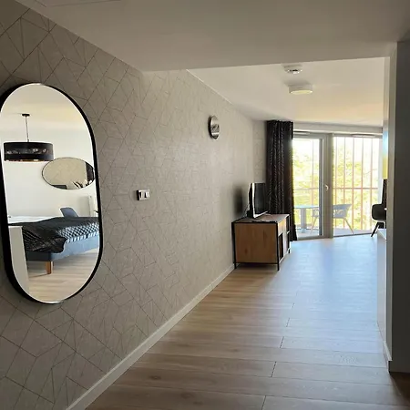 In By The Διαμέρισμα