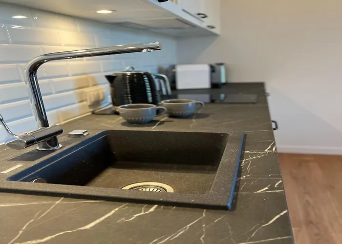 In By The * ポビエロボ