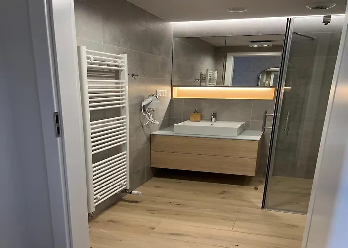 アパート In By The