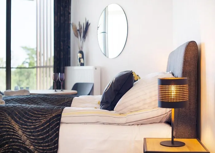 In By The * ポビエロボ